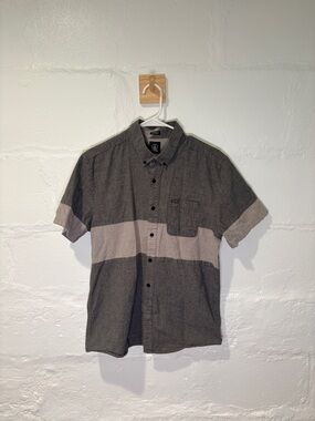 Volcom Men's Short Sleeve Button-Down Shirt in Gray and Light Gray